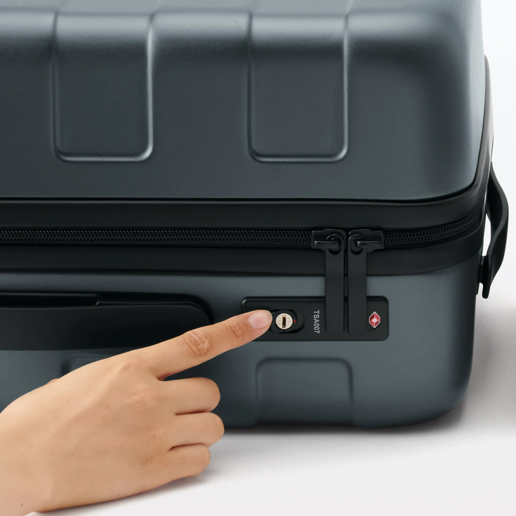 Adjustable Handle Hard Shell Suitcase 36L | Carry-On