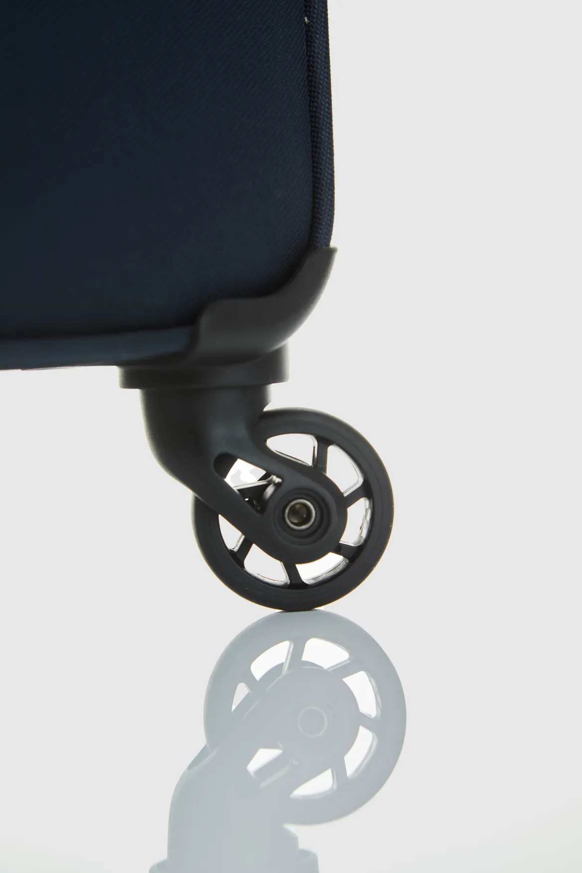 Phoenix 69cm Suitcase