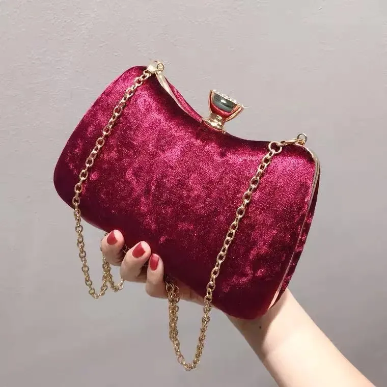 Sara | A Classic Velvet Clutch for Sophisticated Evenings