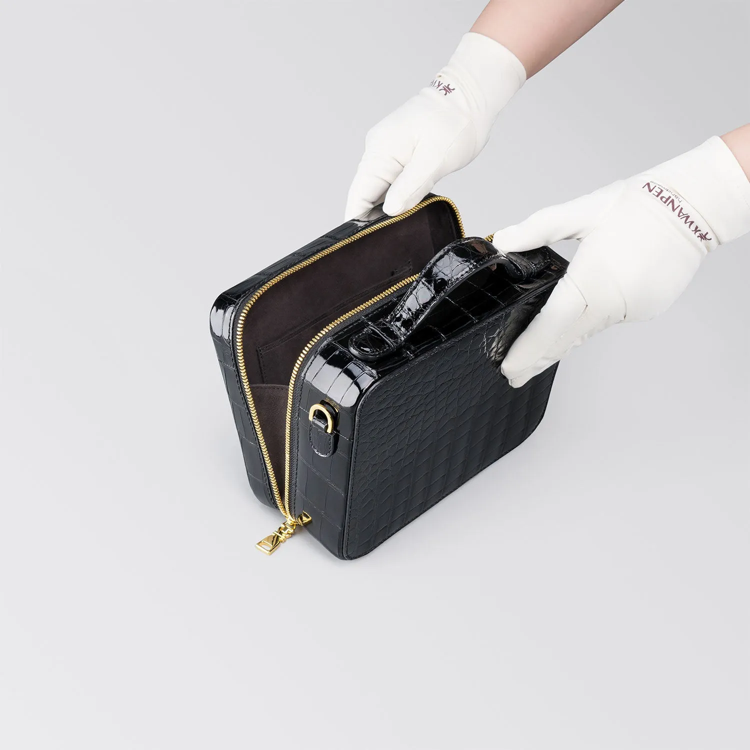 UNSIGNED MINI TRAVEL TRUNK
